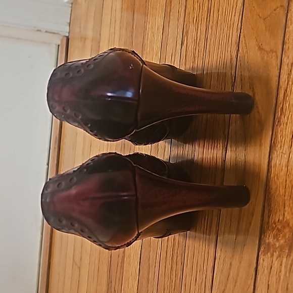 Gucci Two Tone Brogue Leather Platform Pumps 38.5 - Picture 7 of 16